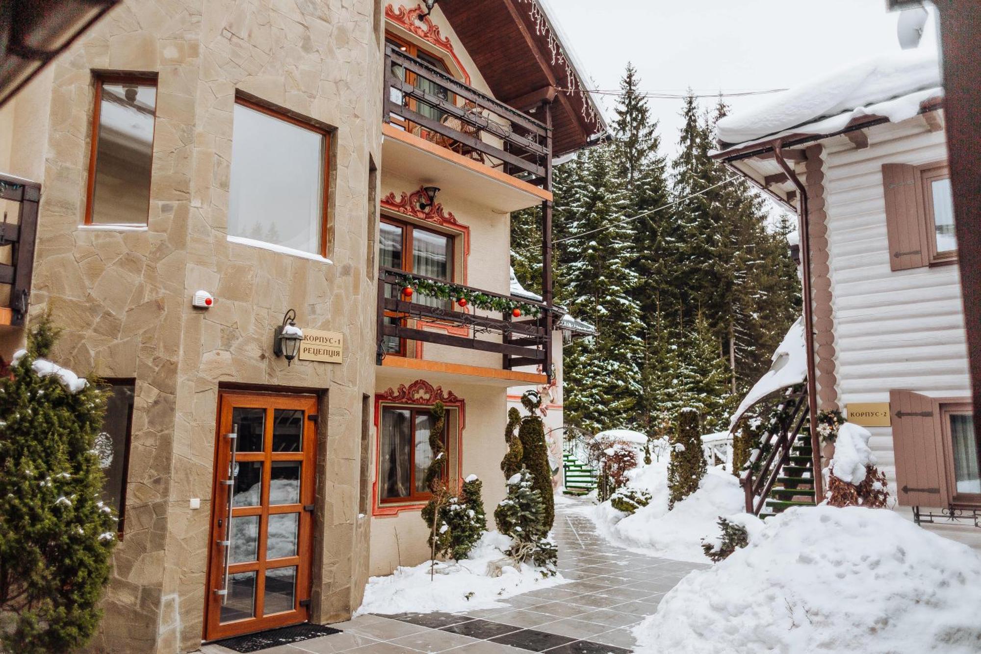 Hotel Vedmezhyi Dvir Bukovel Exterior foto